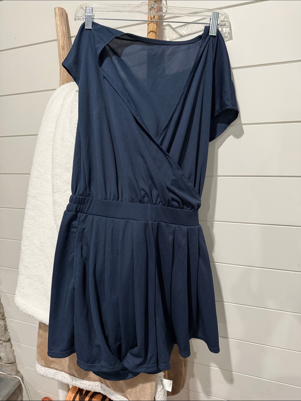 HALARA Navy Textured Active Top